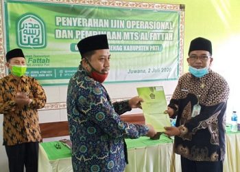 KaKankemenag Pati Serahkan IJOP Madrasah