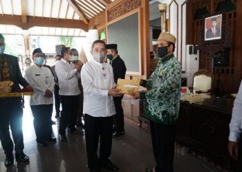 Pendidik Keagamaan di Pati Terima Tali Asih