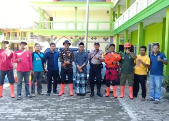 Waspada Corona, MA Walisongo Pati Semprot Lingkungan Madrasah Dengan Disinfektan