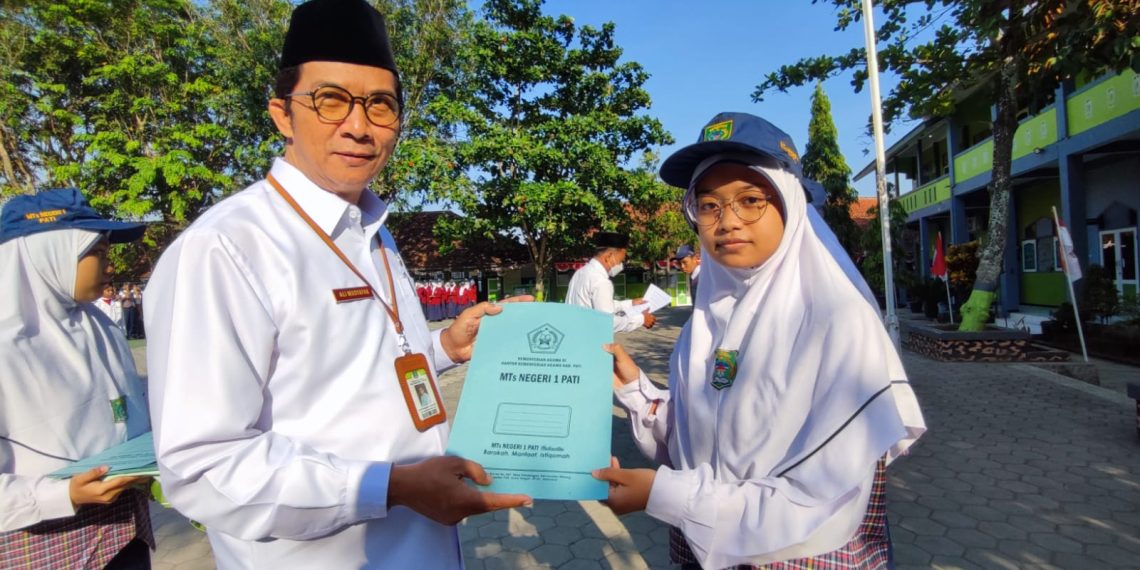 Mewakili Jawa Tengah, Dua Siswa MTsN 1 Pati Raih Juara Nasional