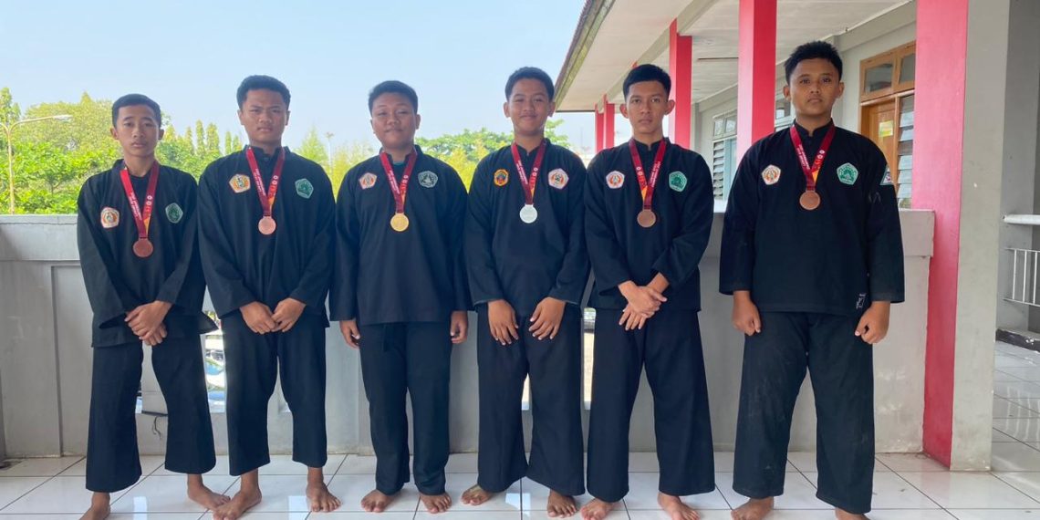 Enam Pesilat MTsN 1 Pati, Juara Lawang Sewu Championship 2023
