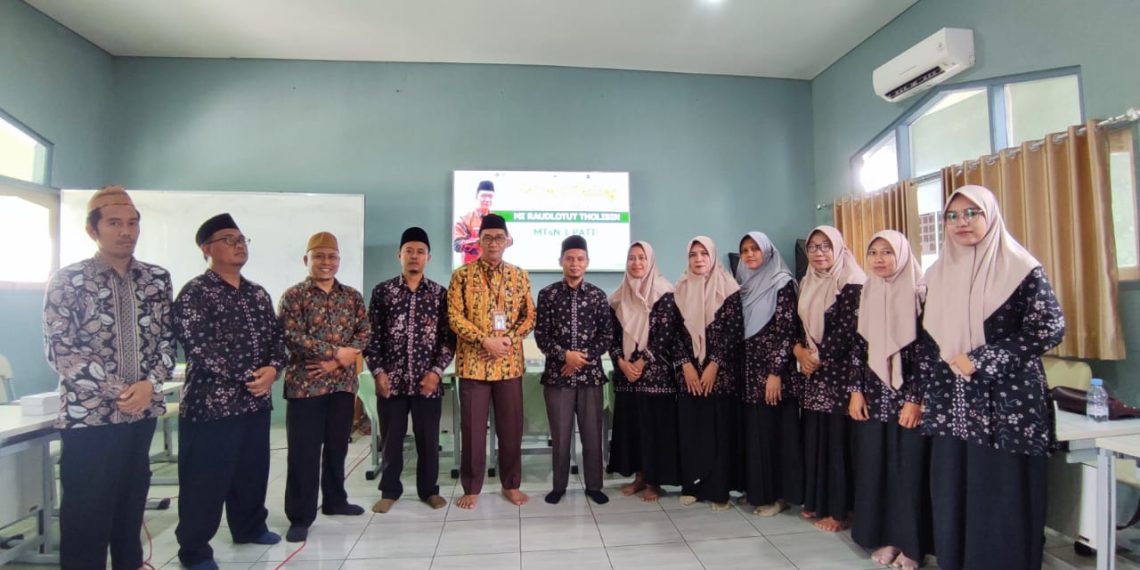 Kepala MTsN 1 Pati Sambut Kunjungan MI Raudlatut Tholibin, Margoyoso Pati