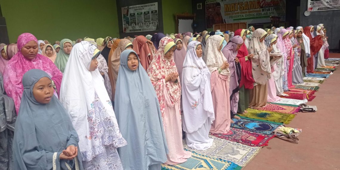 Kiat Praktis Perkuat Iman dan Islam Warga MTsN 1 Pati